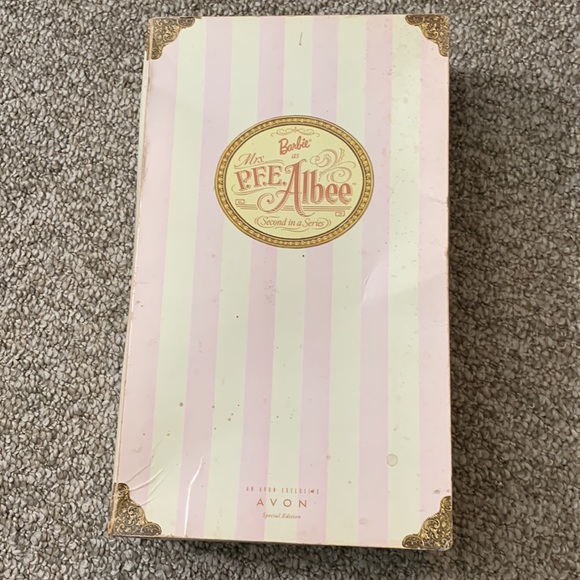 Never been open Avon Barbie - Picture 4 of 5